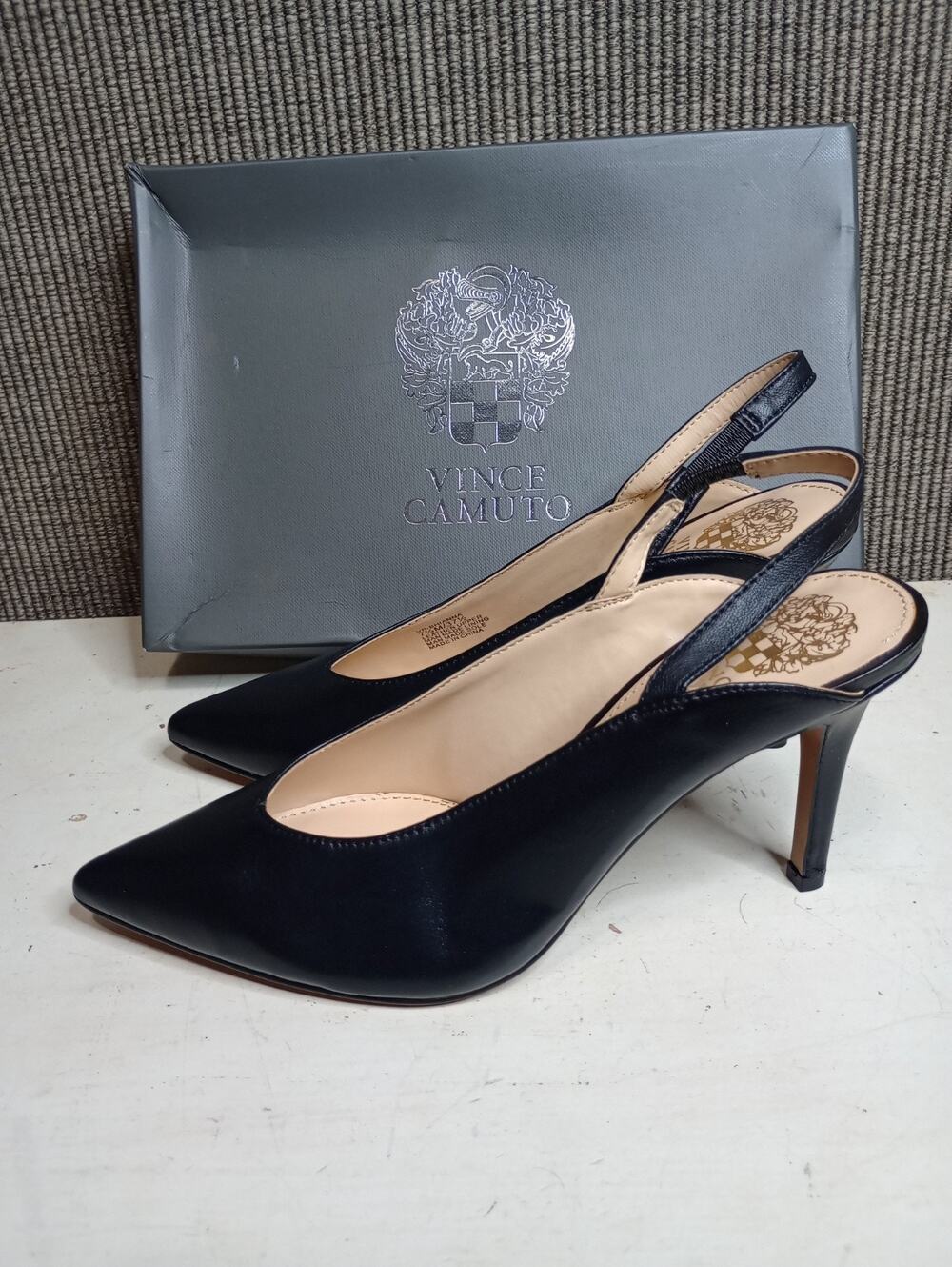Vince Camuto Bhianna Black Closed Toe Along Back Heels Sz 7.5 Leather Sole NIB